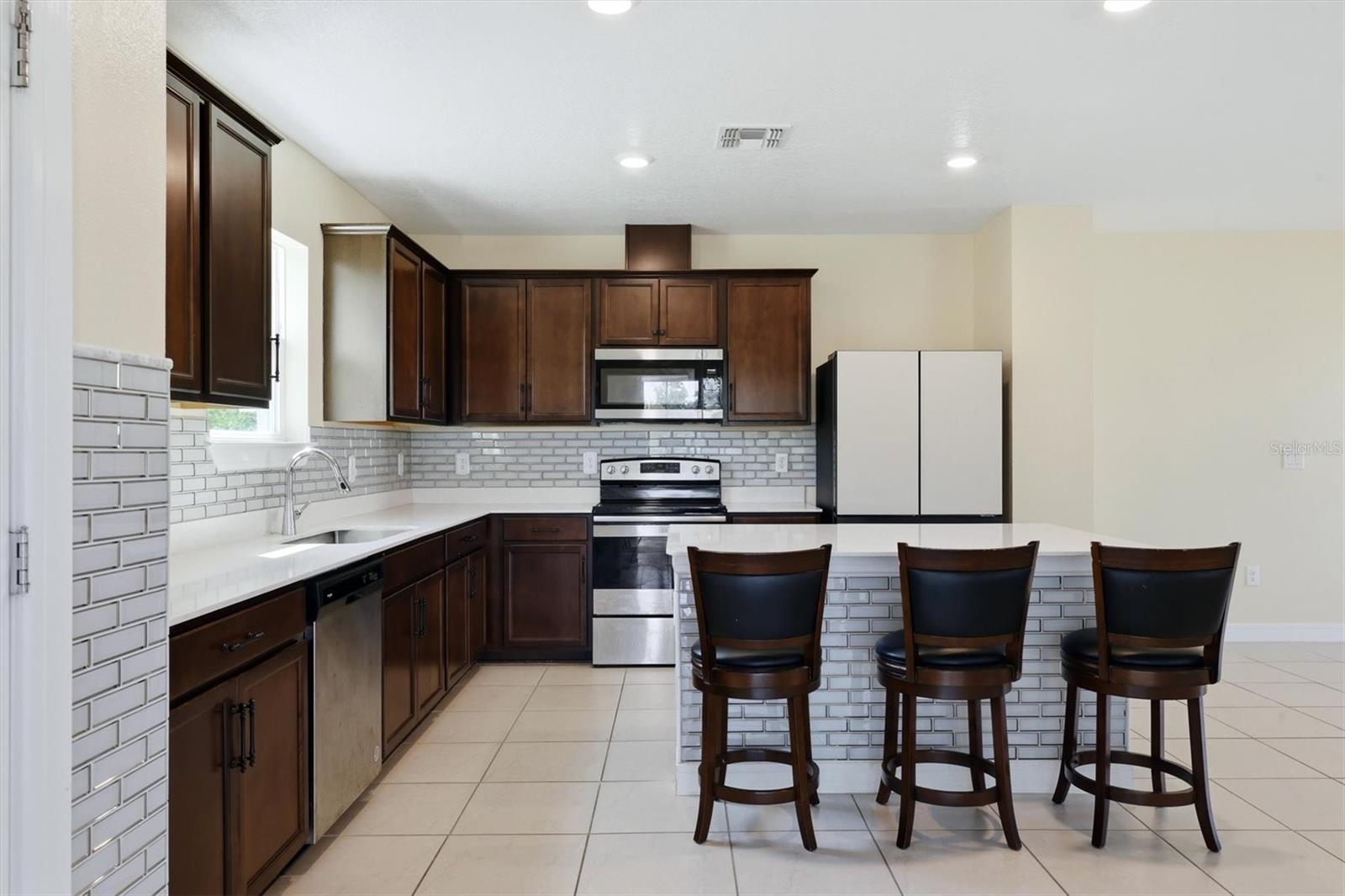9108 Royal River Cir Property Photo 15