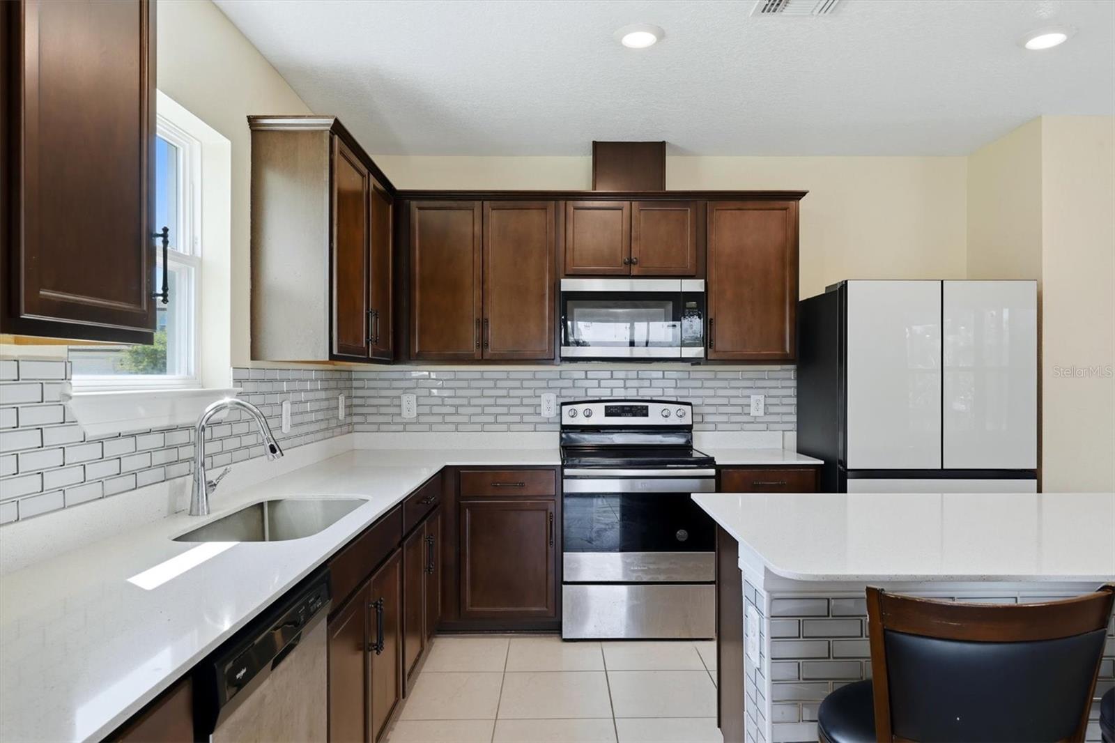 9108 Royal River Cir Property Photo 17