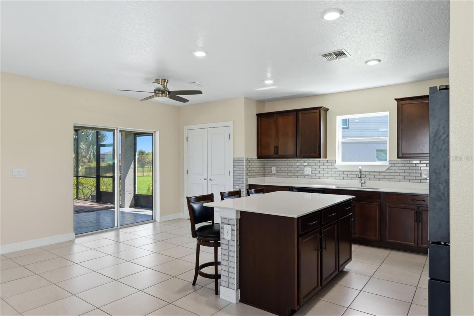 9108 Royal River Cir Property Photo 18