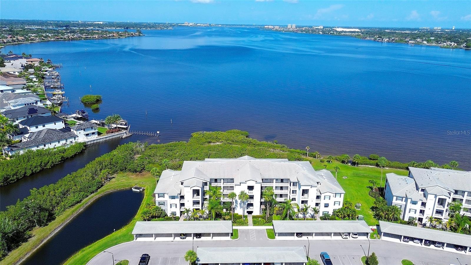 850 Tidewater Shores Loop #402 Property Photo 2