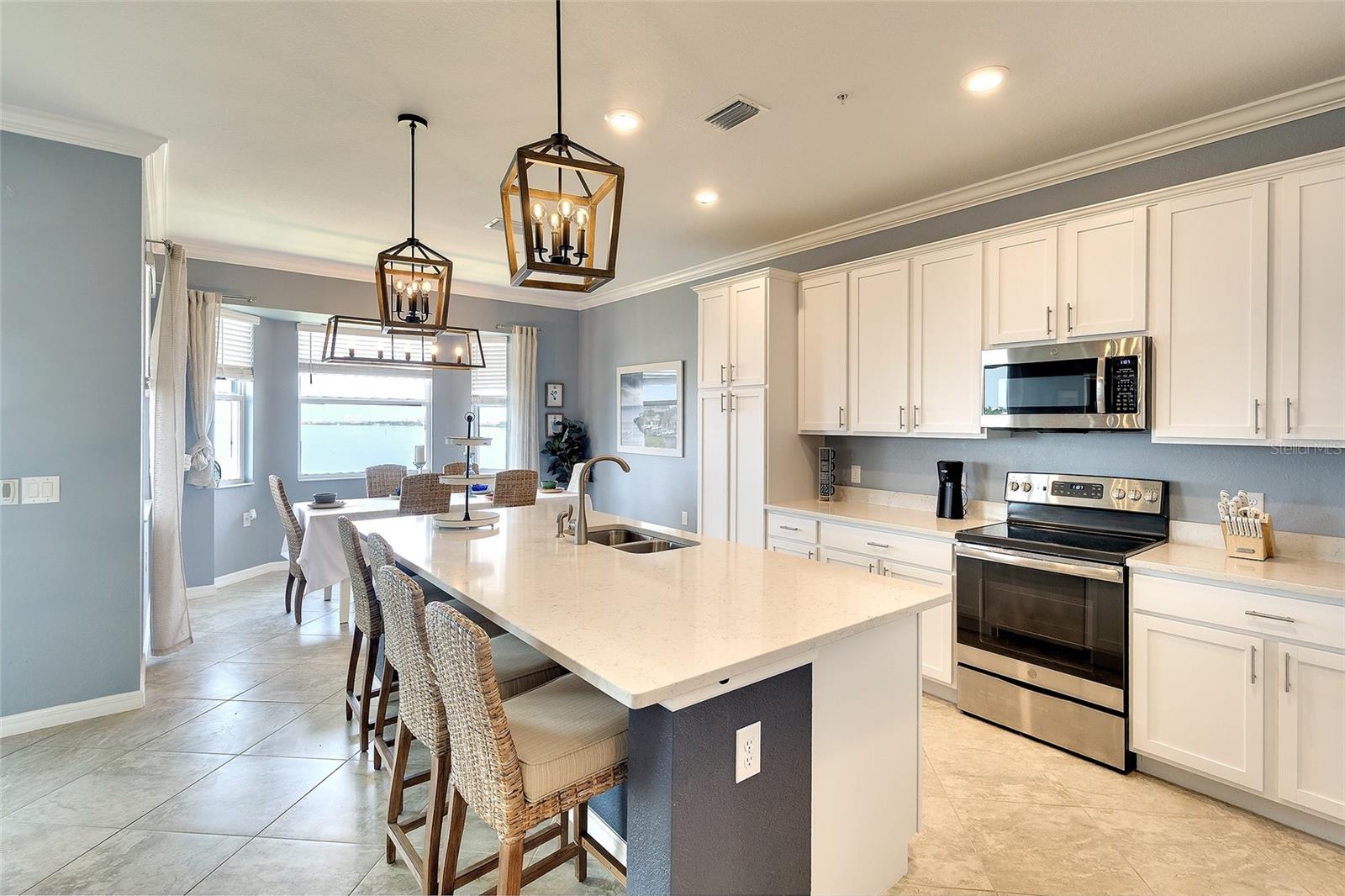 850 Tidewater Shores Loop #402 Property Photo 6