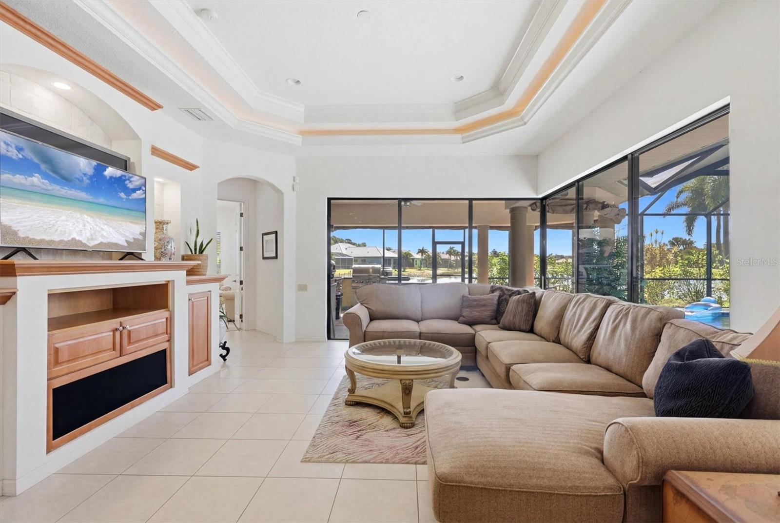 815 Tropez Ln Property Photo 3