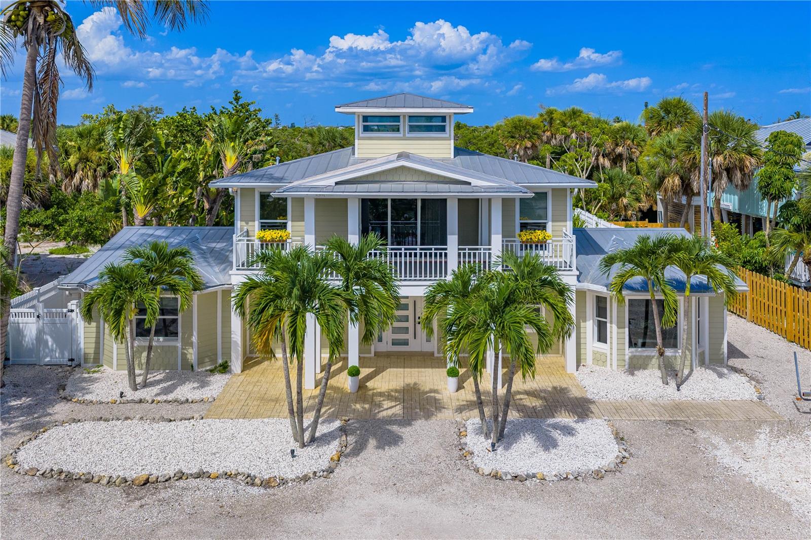 550 N Gulf Blvd Property Photo 1