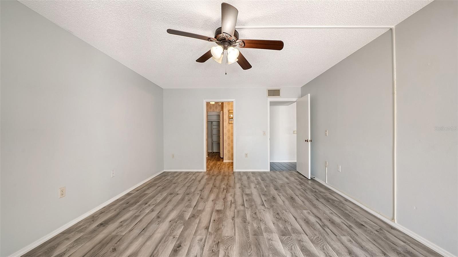 664 Woodlawn Dr Property Photo 18