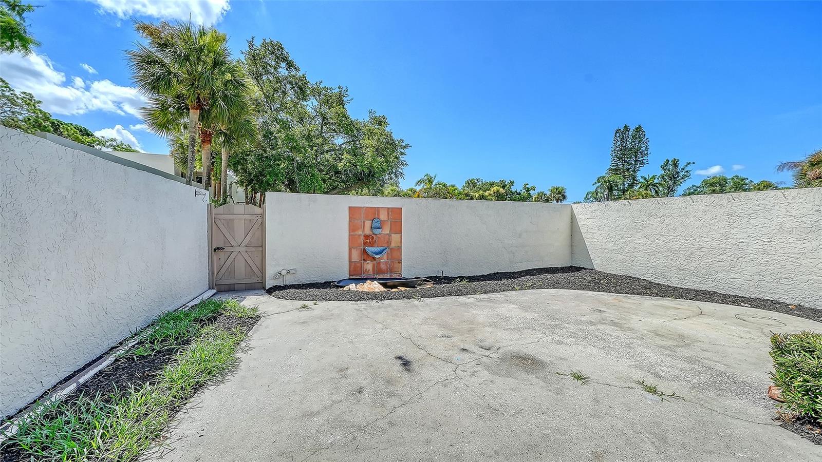 664 Woodlawn Dr Property Photo 31