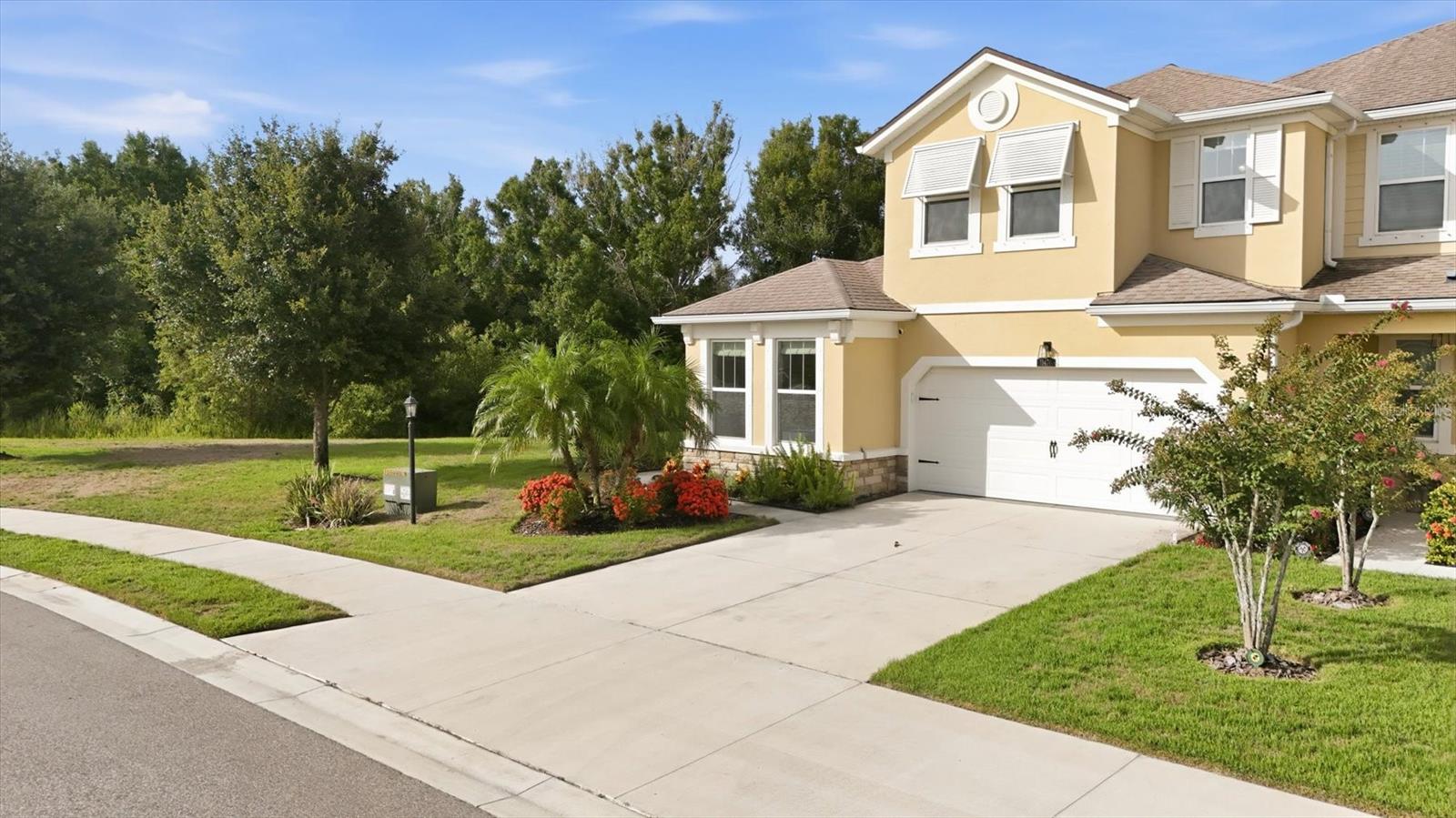 11474 Rolling Green Dr Property Photo 2