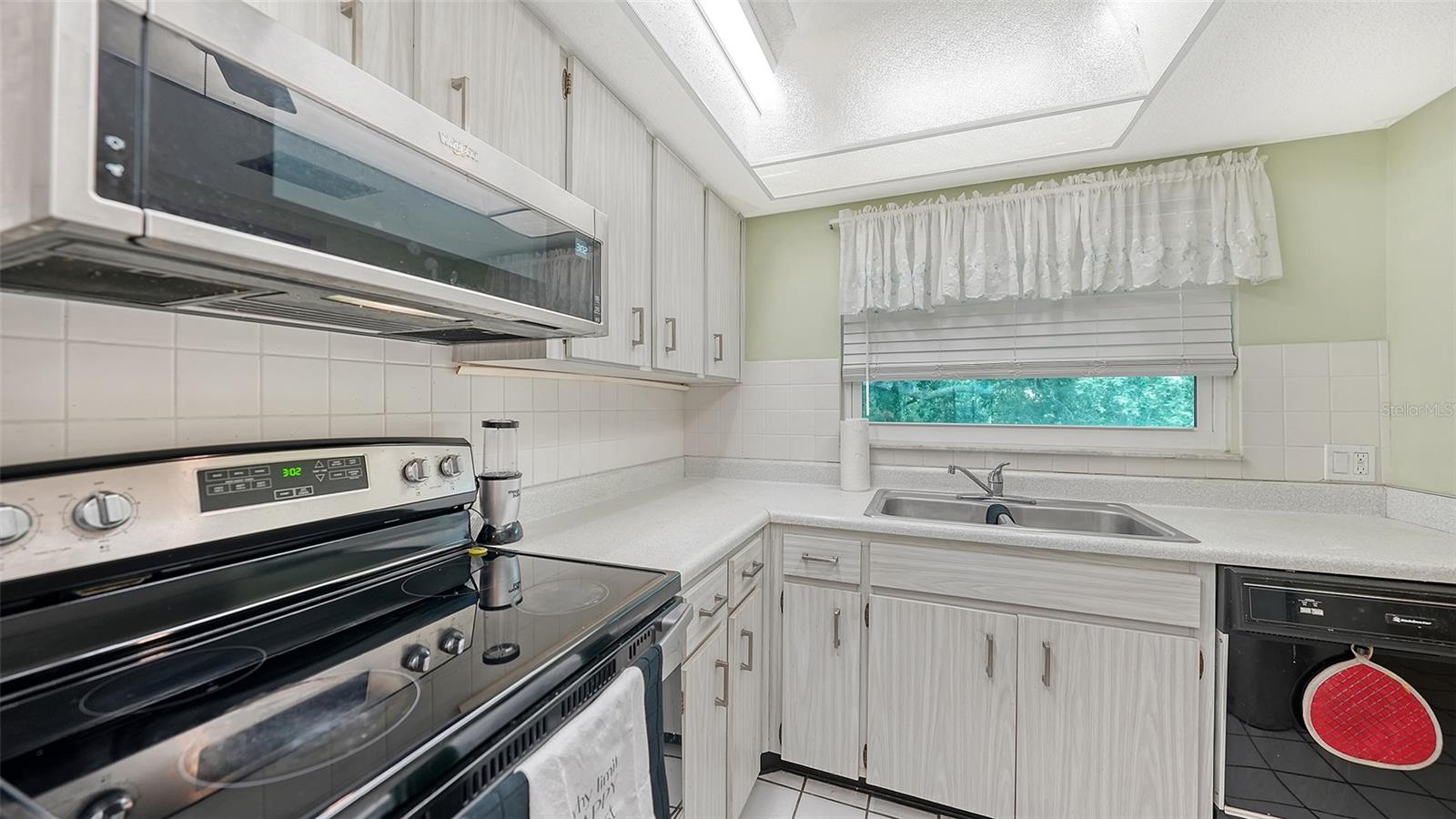 2260 Stickney Point Rd #324 Property Photo 13