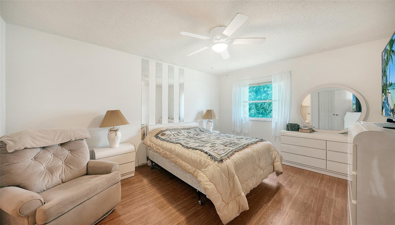 2260 Stickney Point Rd #324 Property Photo 14