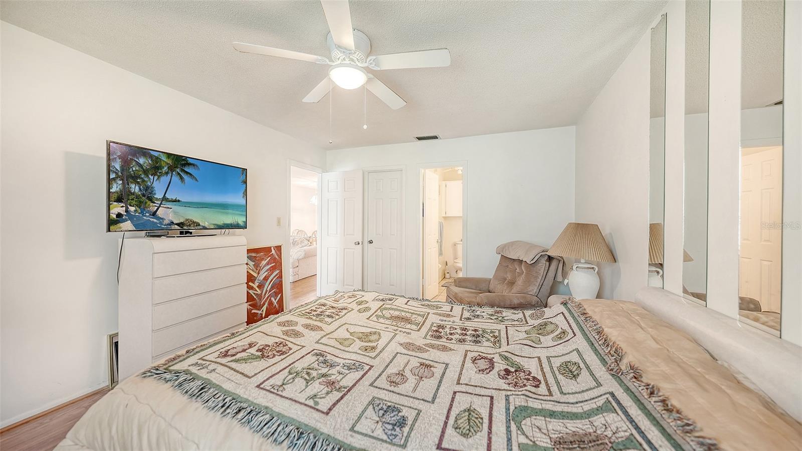 2260 Stickney Point Rd #324 Property Photo 16