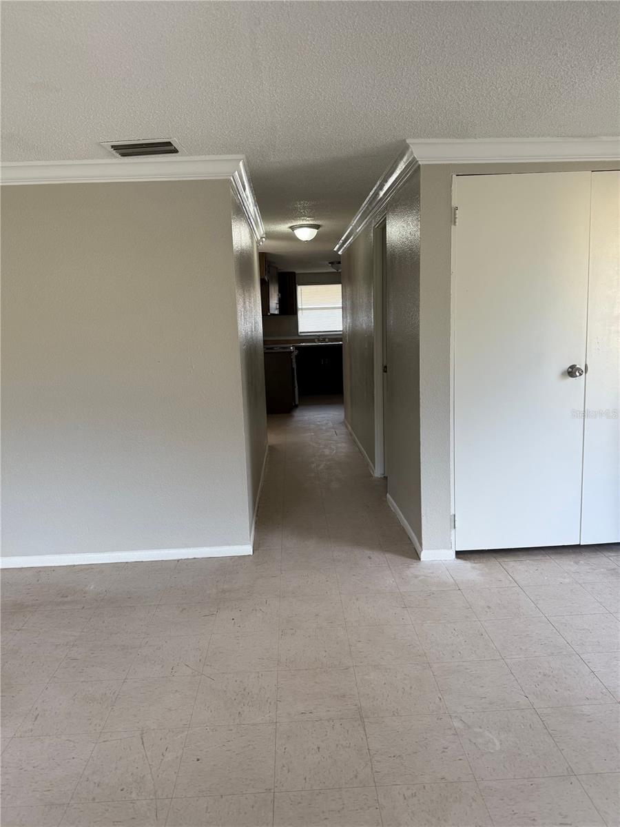 1012 57th Ave Dr E Property Photo 3