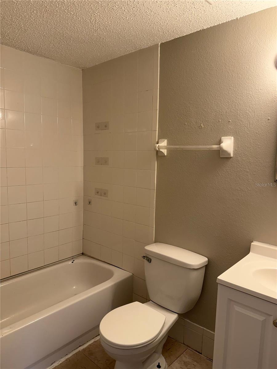 1012 57th Ave Dr E Property Photo 4