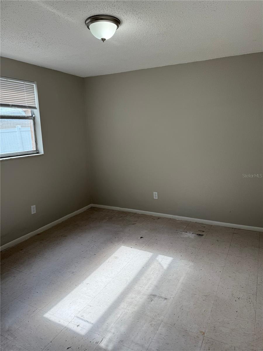 1012 57th Ave Dr E Property Photo 8