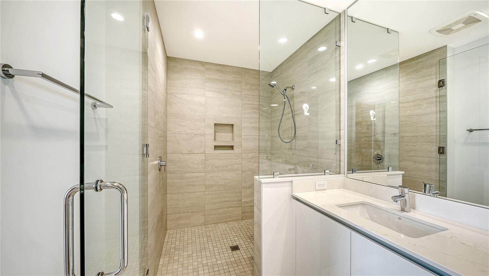 301 Quay #1507 Property Photo 31