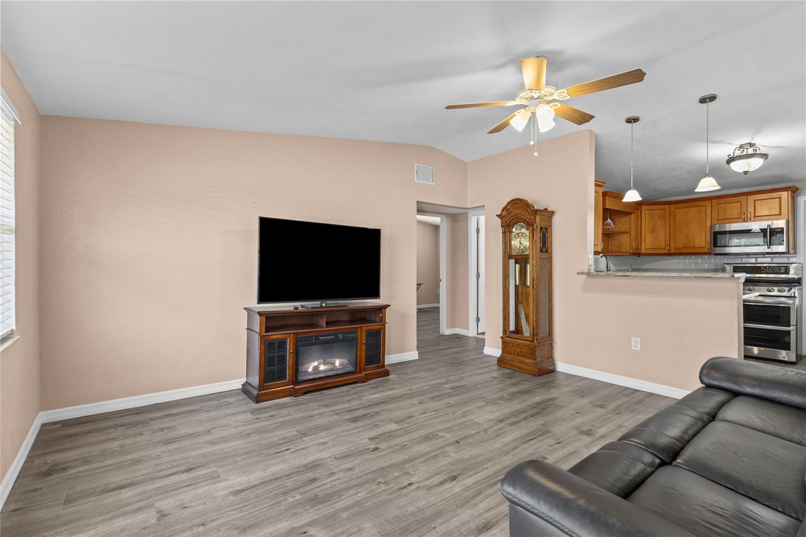 4065 Asbury Pl Property Photo 3