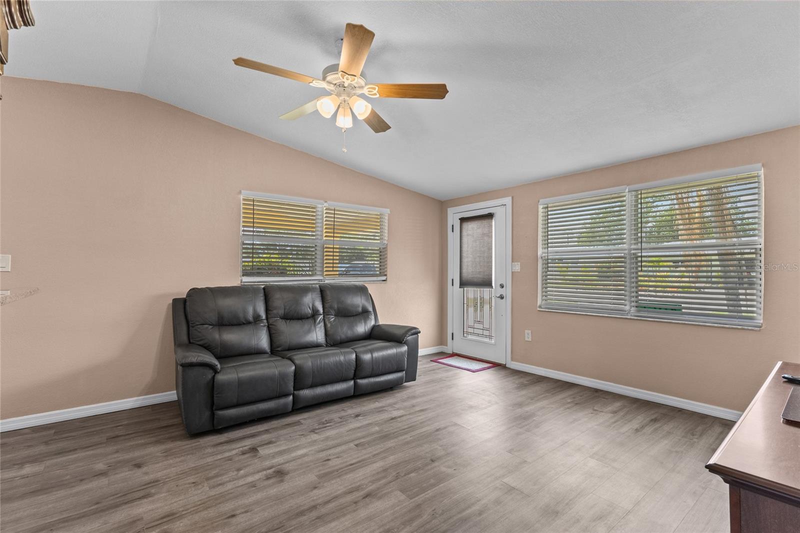 4065 Asbury Pl Property Photo 5