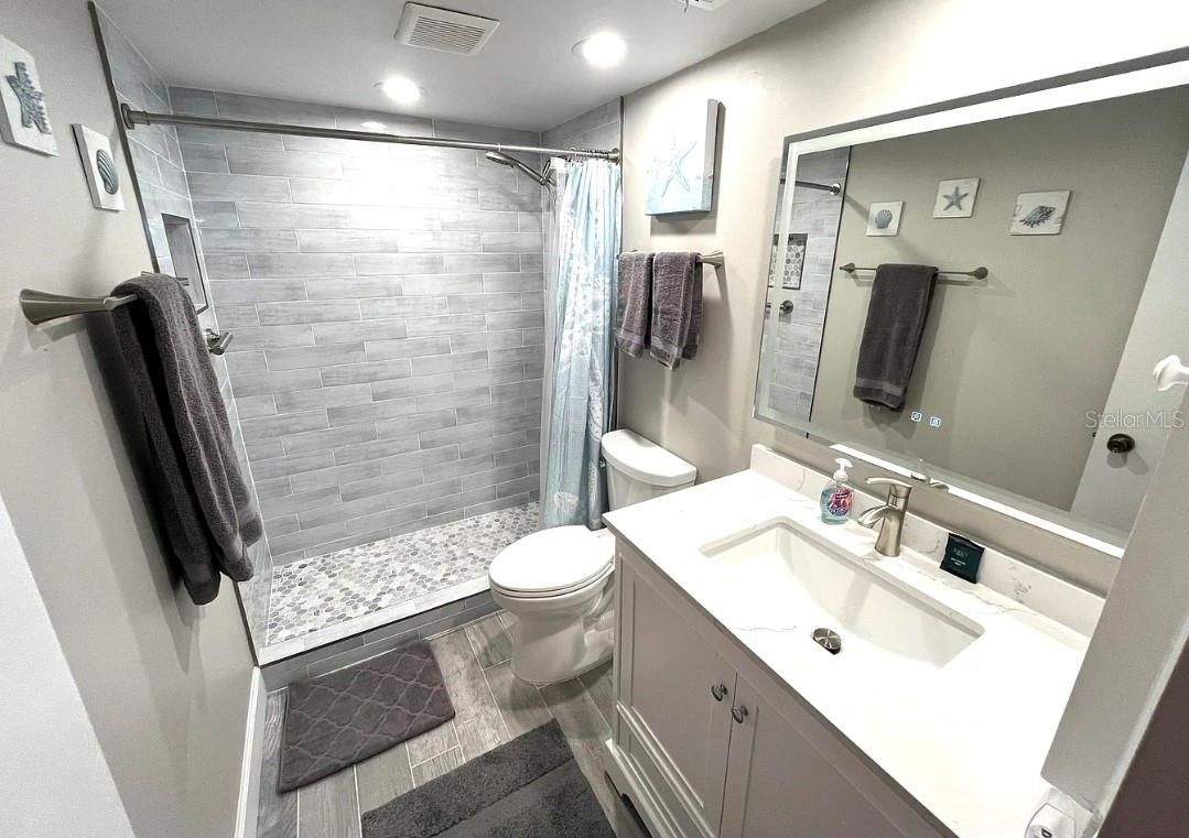 1250 N Portofino Dr #301 Property Photo 17
