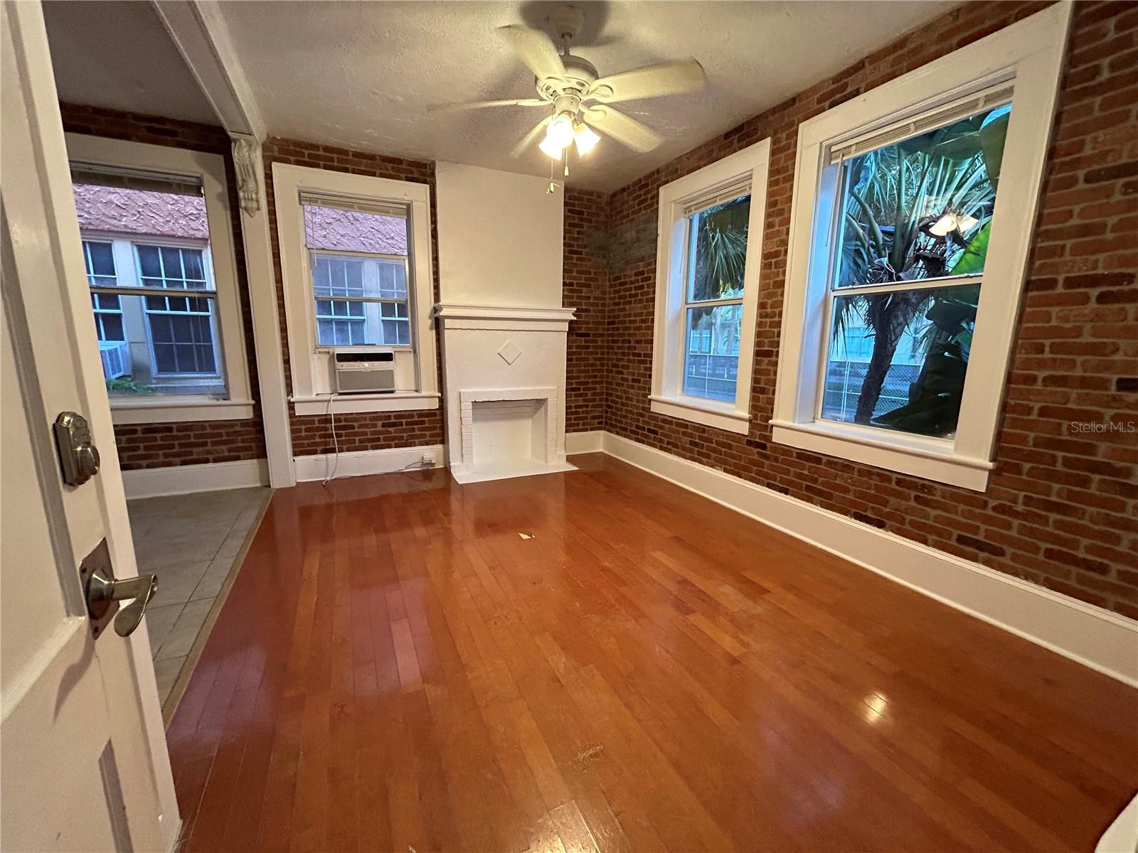 1727 Ringling Blvd Property Photo 3
