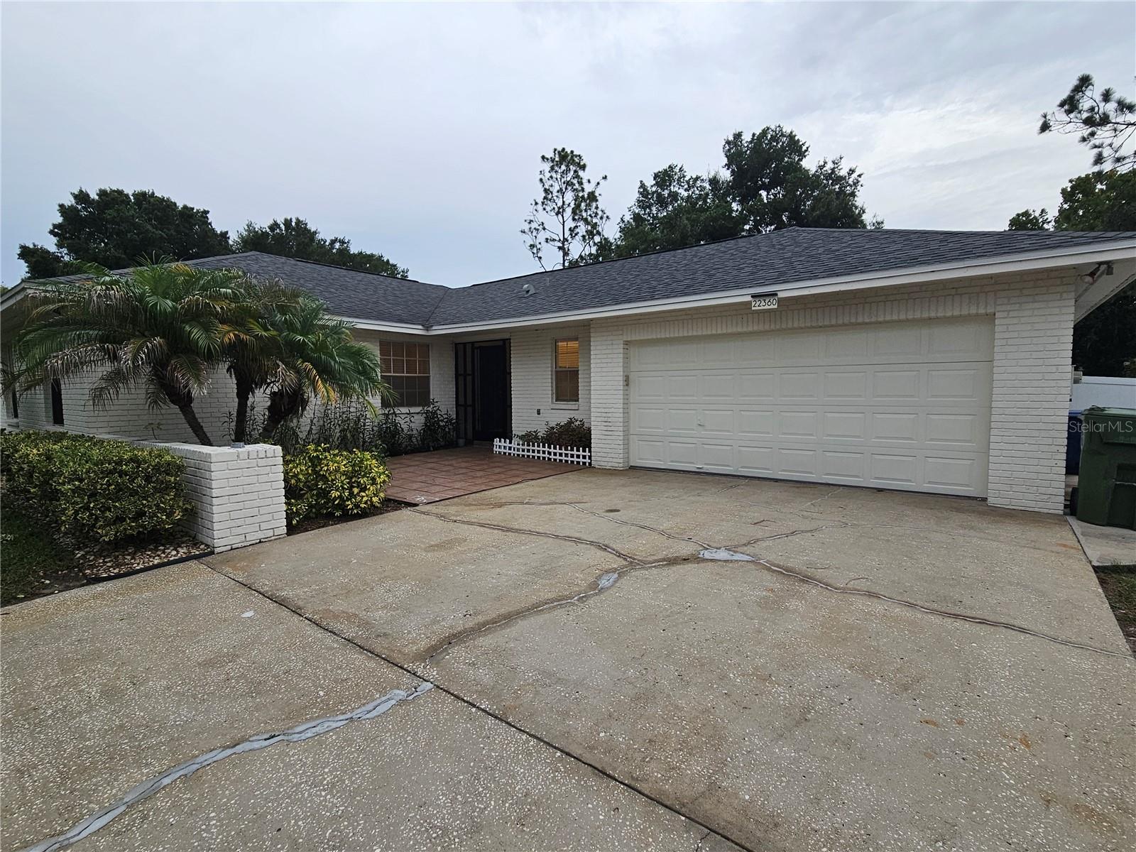 22360 Southshore Dr Property Photo 1