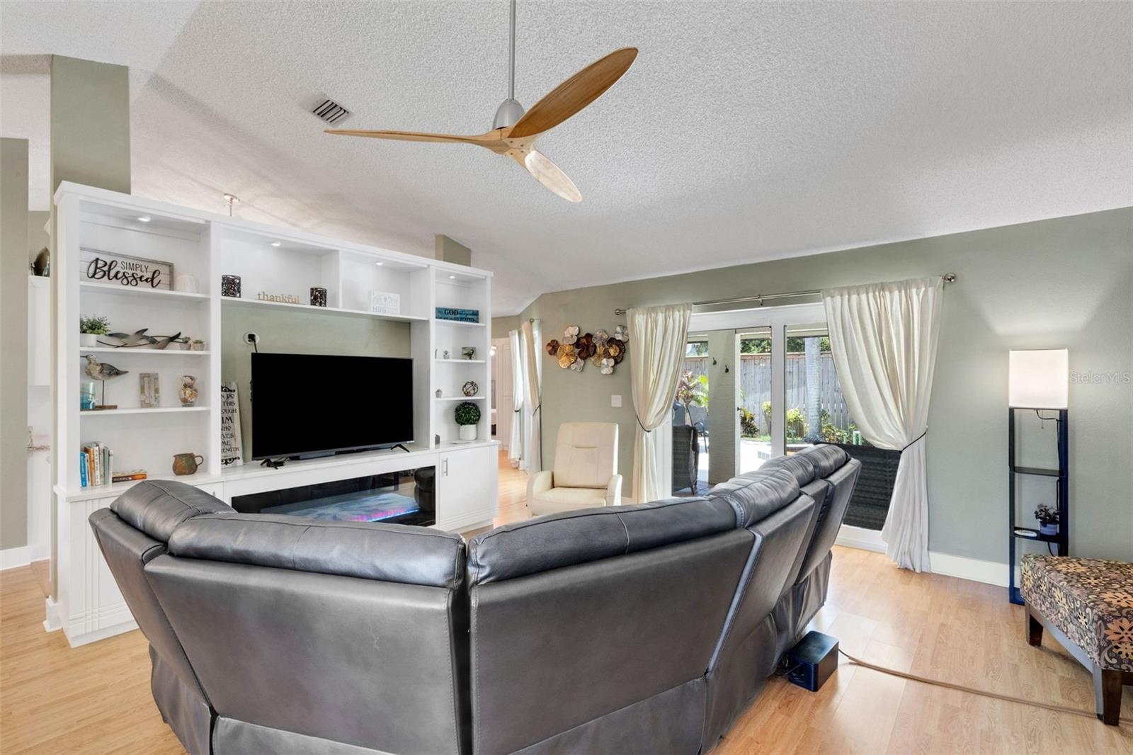 2426 Icecapade Dr Property Photo 8