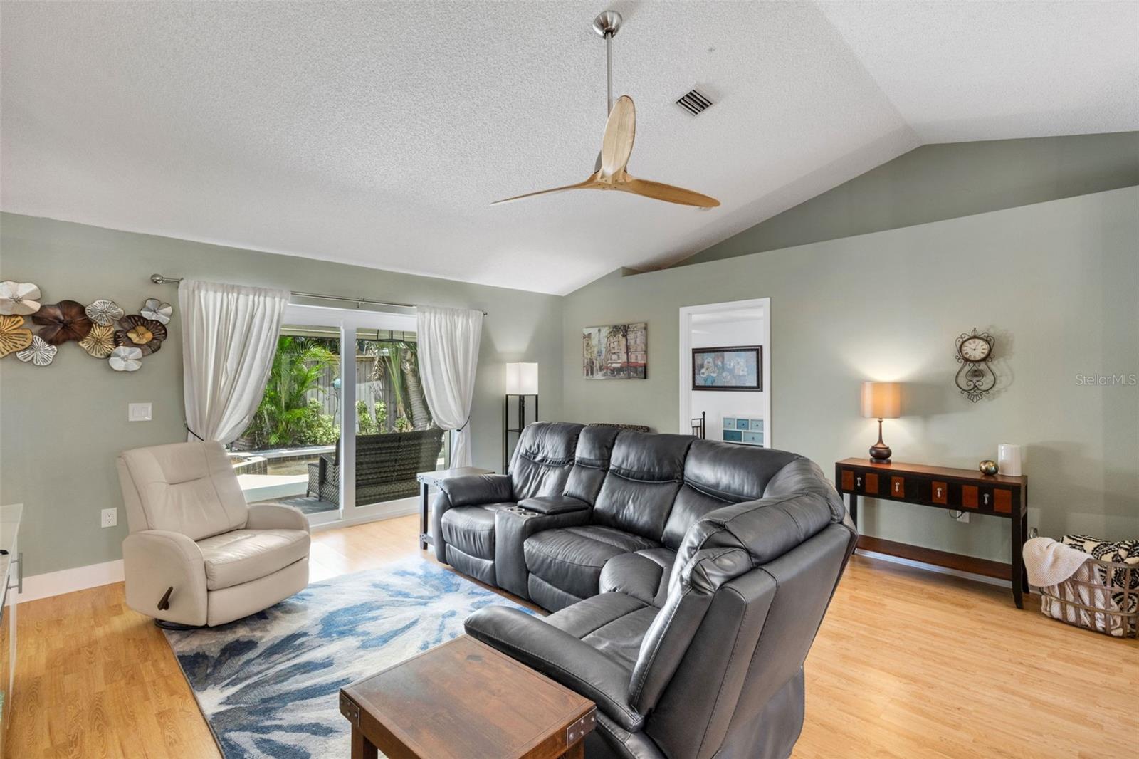 2426 Icecapade Dr Property Photo 11
