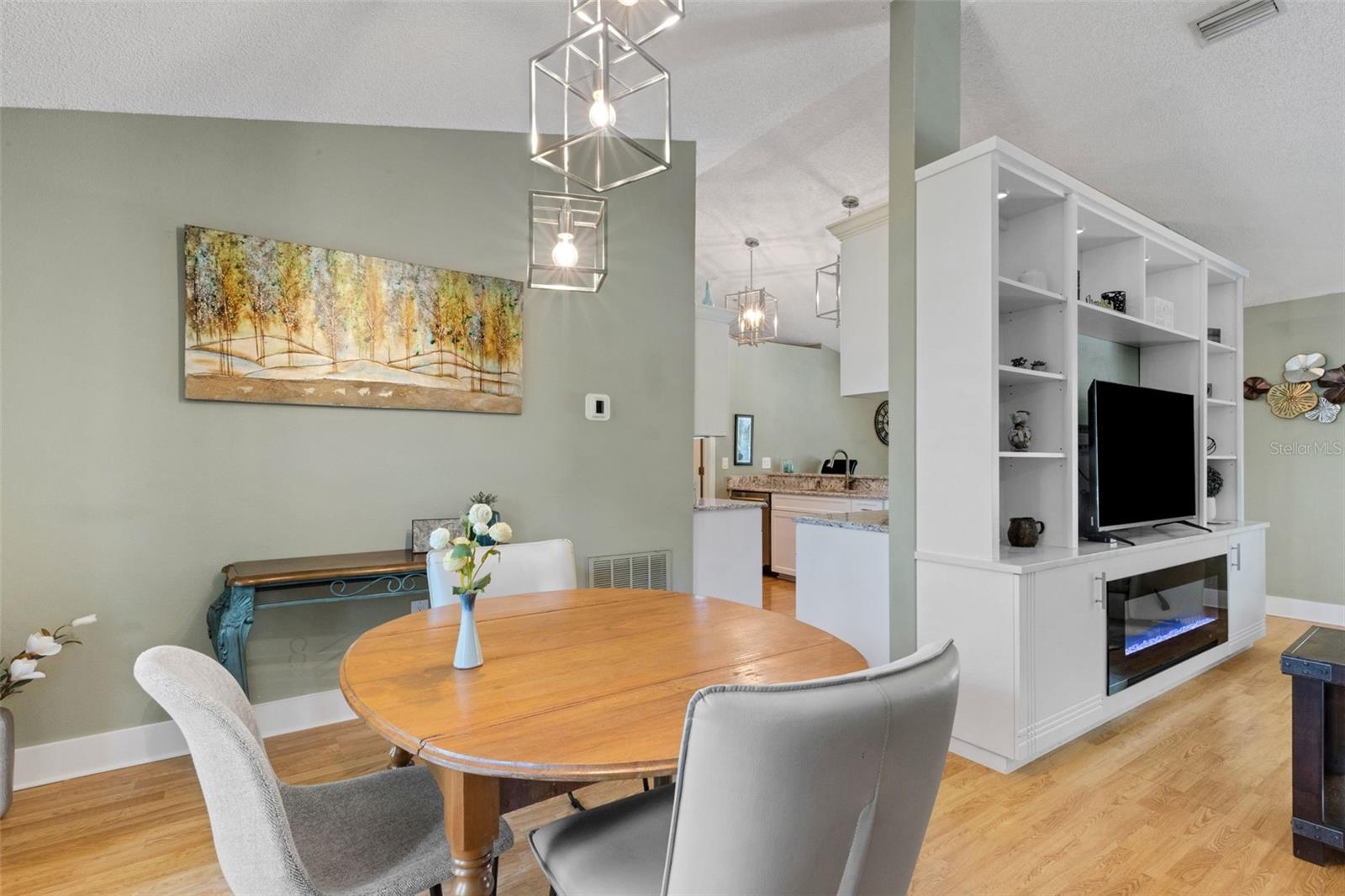 2426 Icecapade Dr Property Photo 15