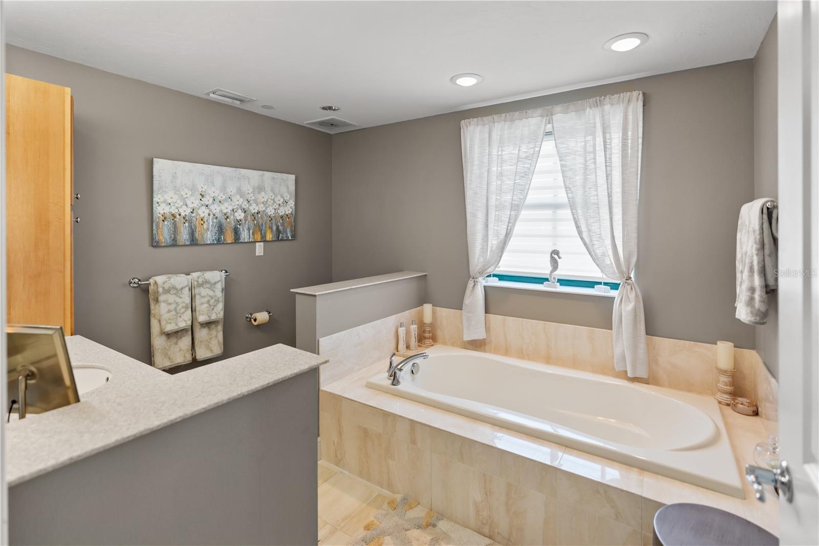 258 Golden Gate Pt #701 Property Photo 29