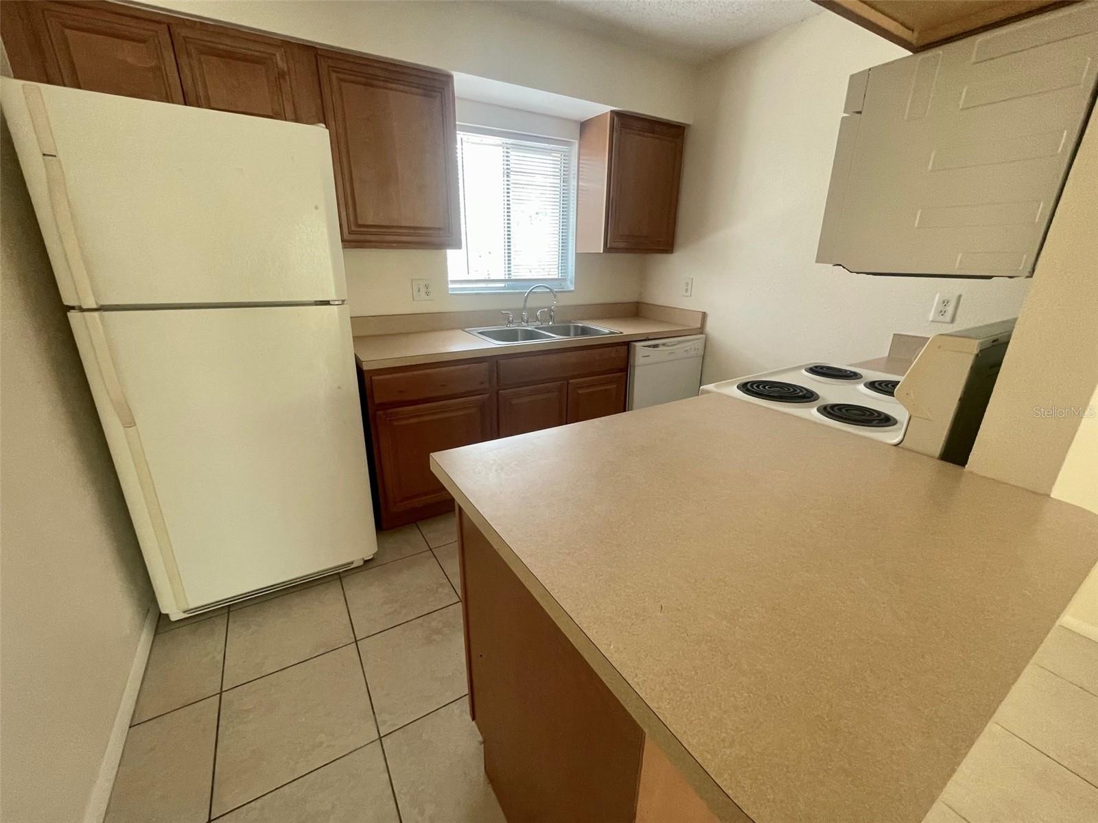 2745 Hidden Lake Blvd #d Property Photo 6
