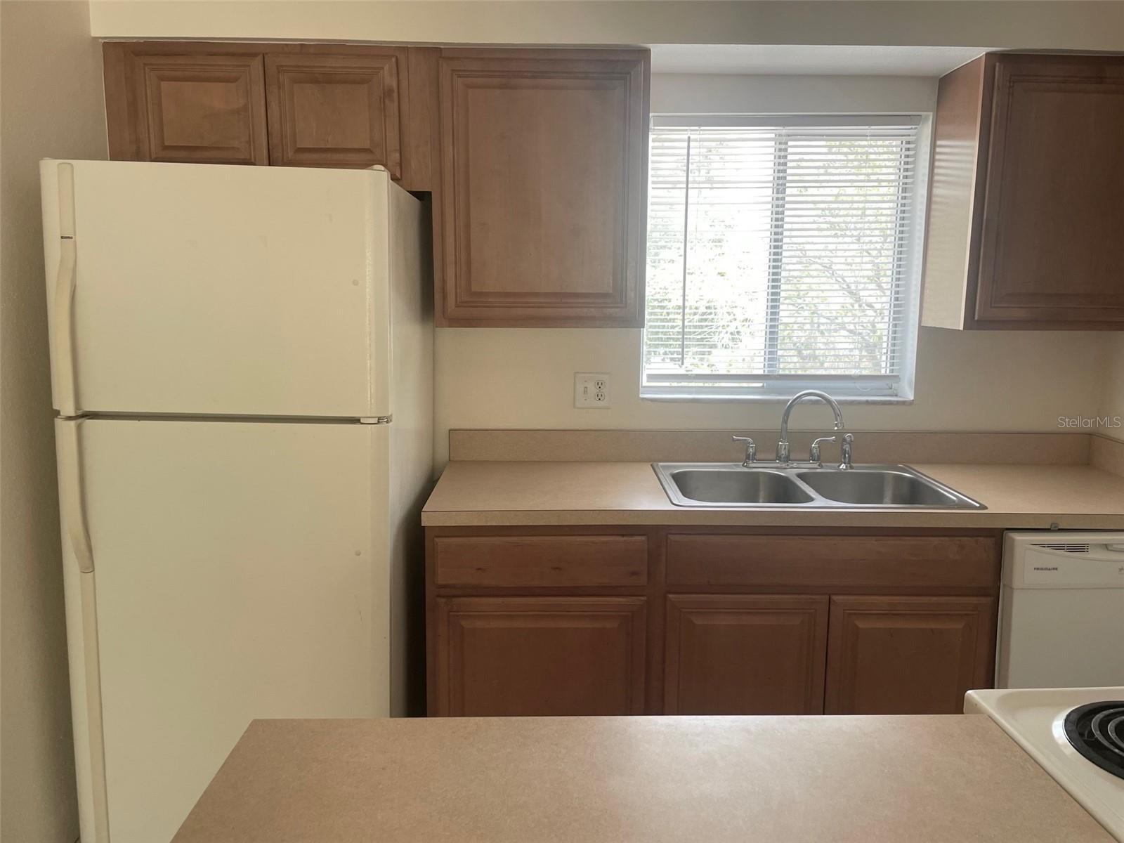 2745 Hidden Lake Blvd #d Property Photo 7