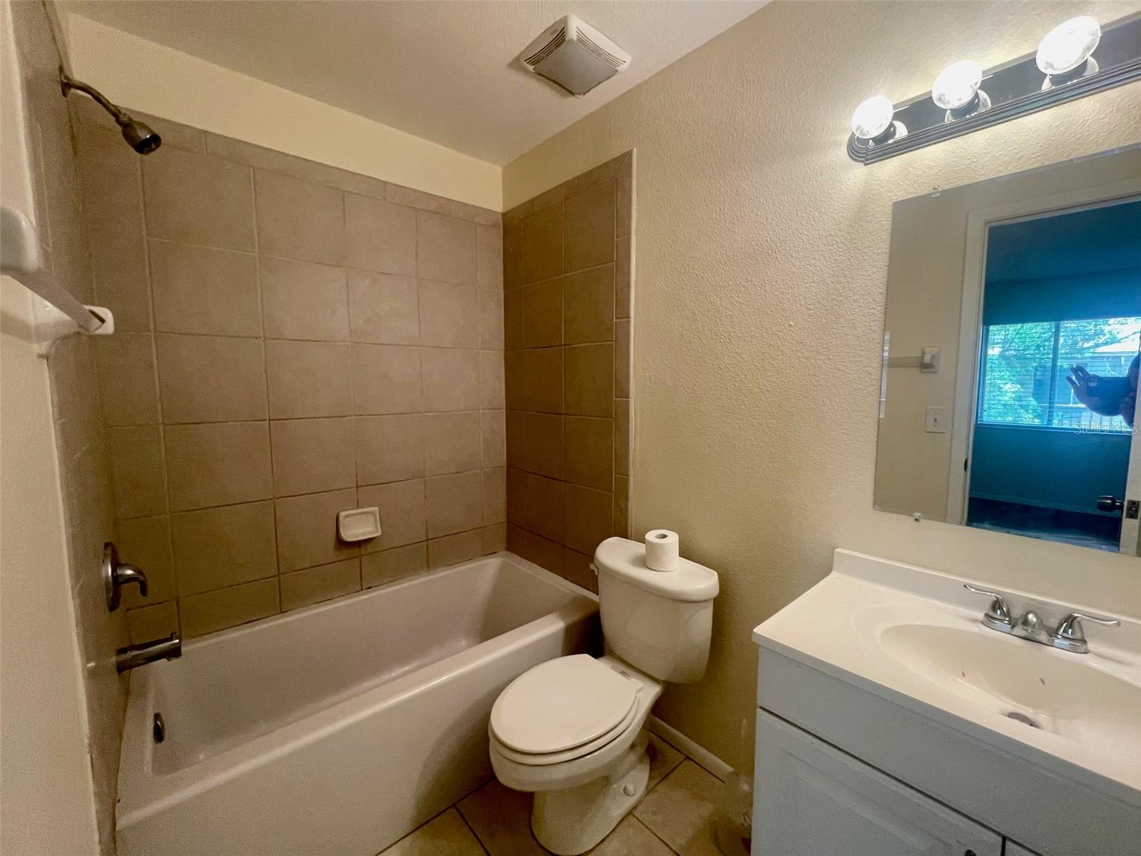 2745 Hidden Lake Blvd #d Property Photo 13