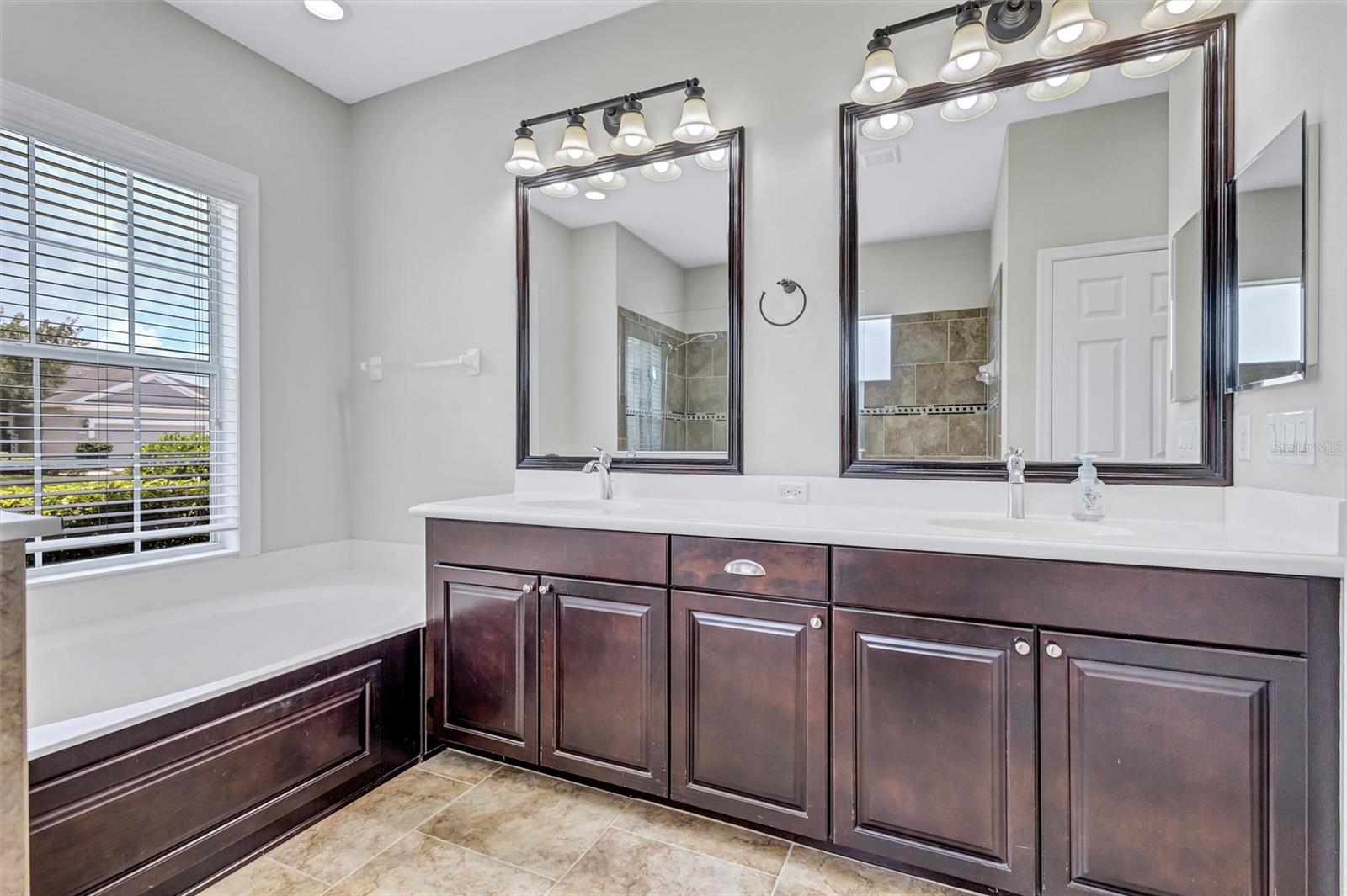 1436 Hickory View Cir Property Photo 27