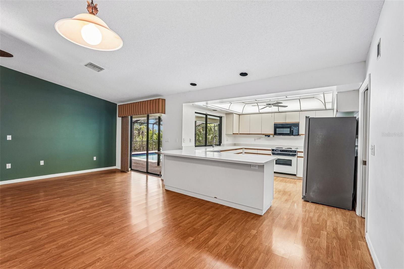 1305 Sorrento Woods Blvd Property Photo 11