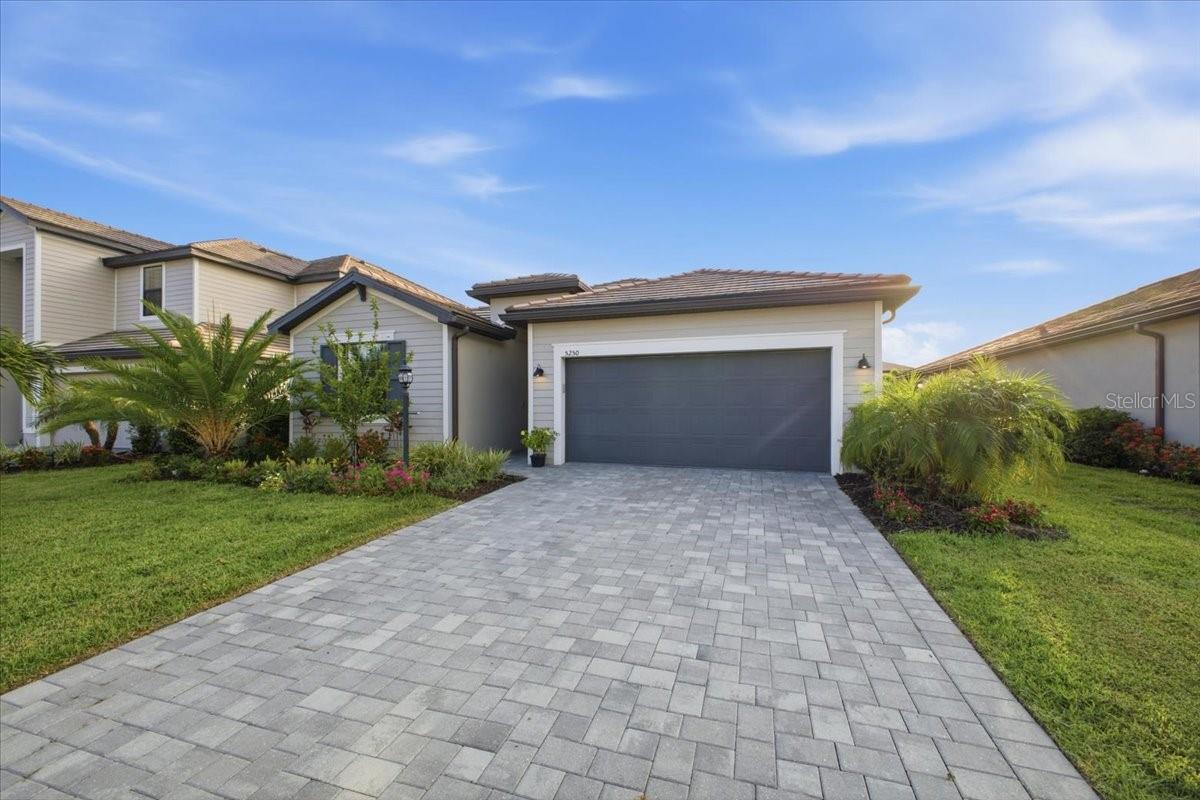5250 Coral Reef Way Property Photo 2