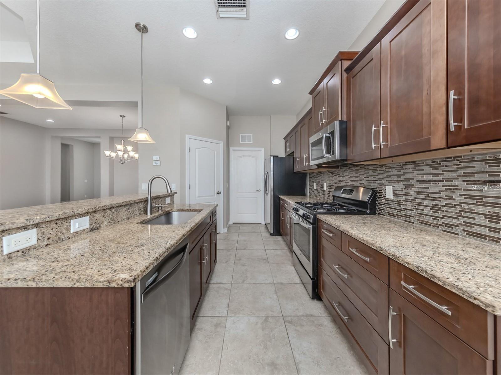 11406 Belvedere Ter Property Photo 11
