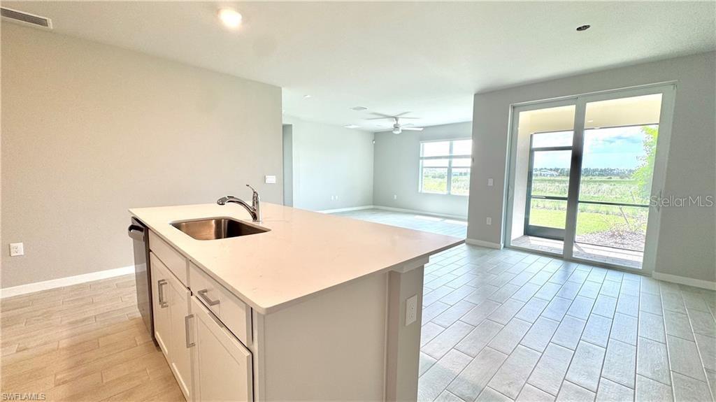 17710 Shade Tree Loop Property Photo 4
