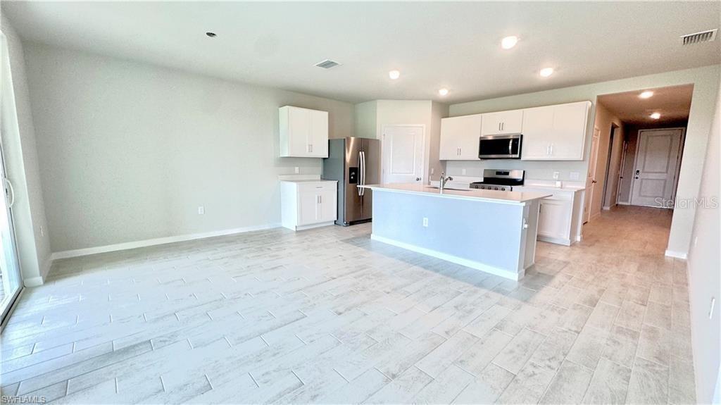 17710 Shade Tree Loop Property Photo 6