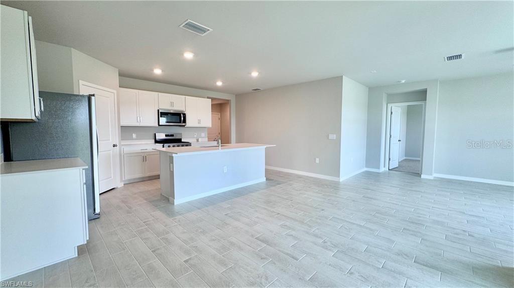 17710 Shade Tree Loop Property Photo 8