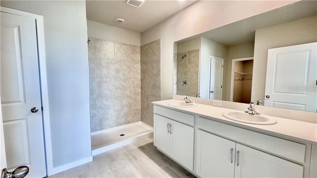17710 Shade Tree Loop Property Photo 13