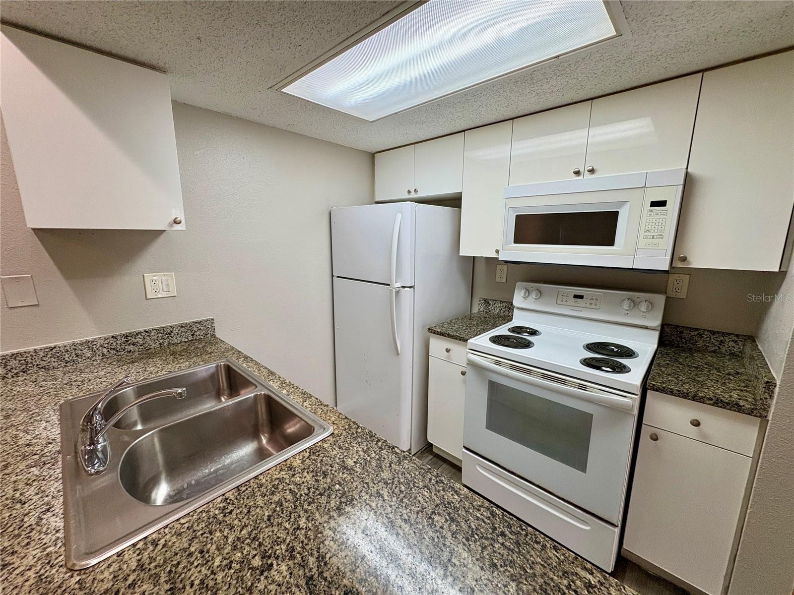 1911 5th St W #e Property Photo 11