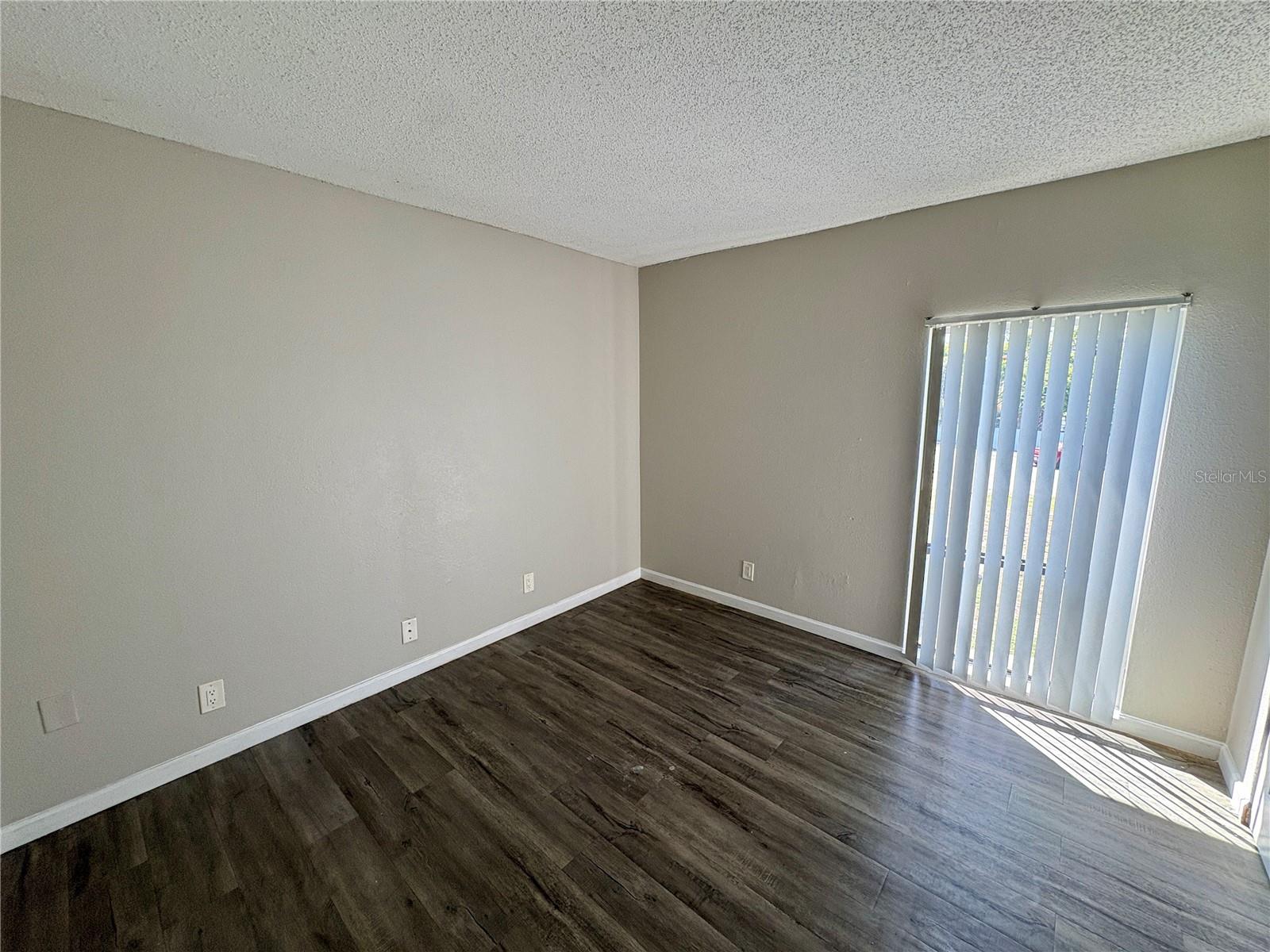 1911 5th St W #e Property Photo 13