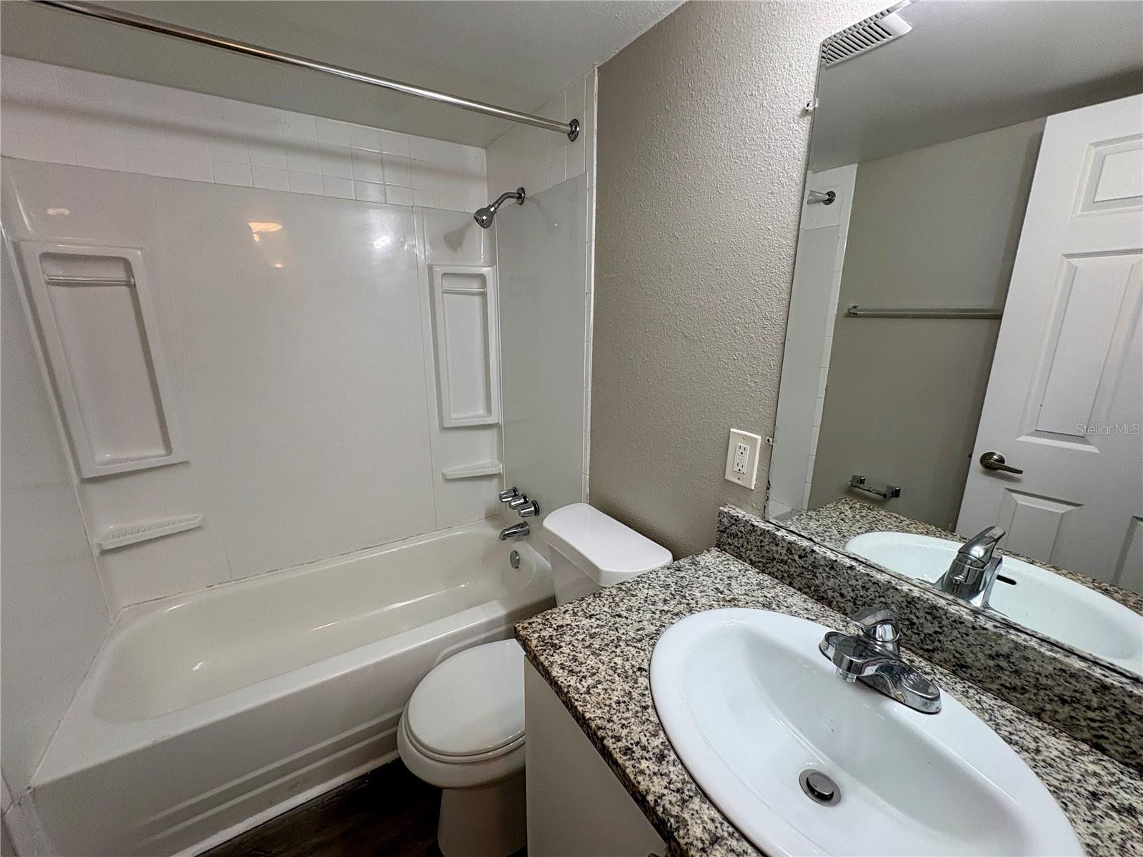 1911 5th St W #e Property Photo 15