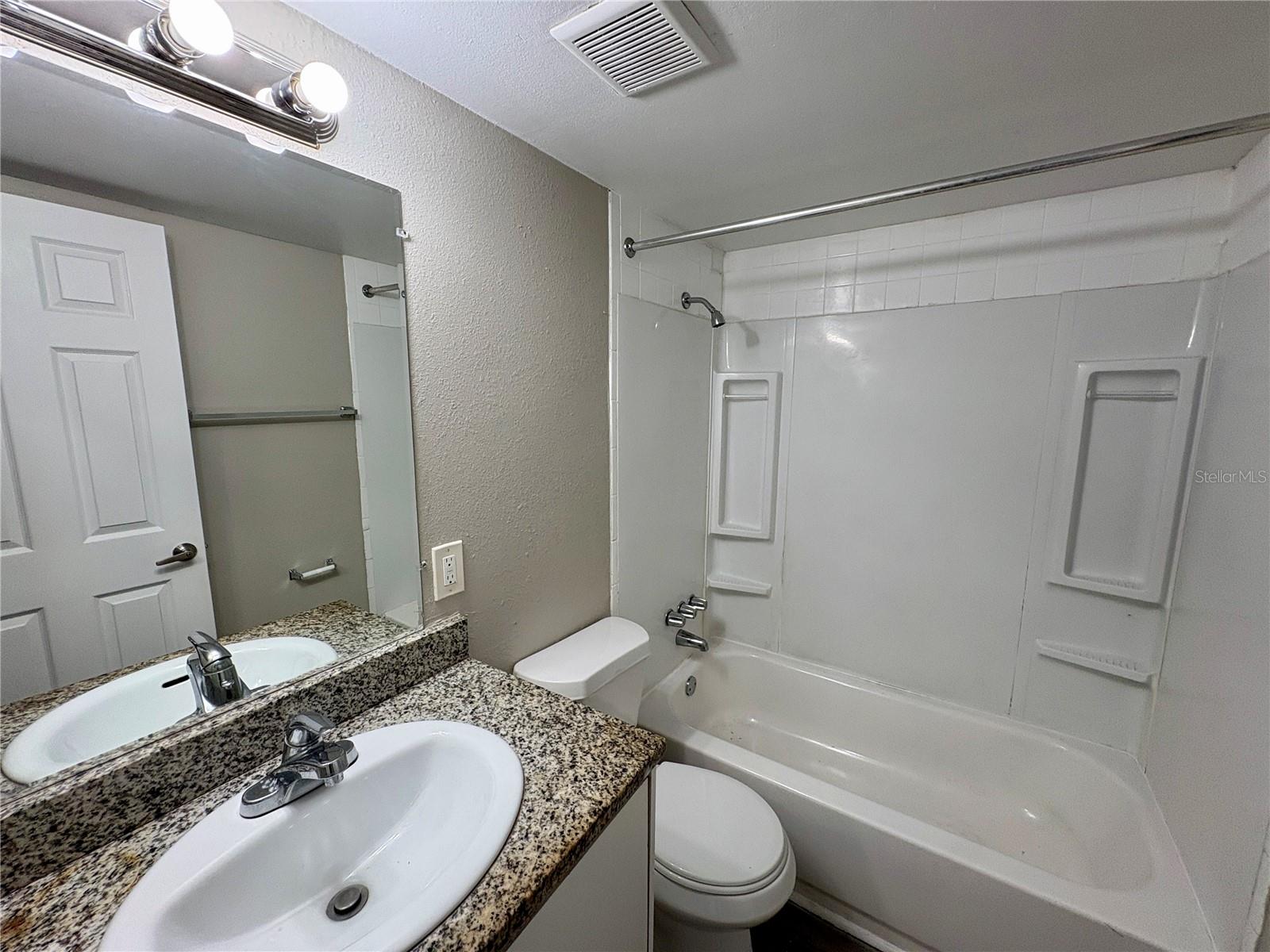 1911 5th St W #e Property Photo 18