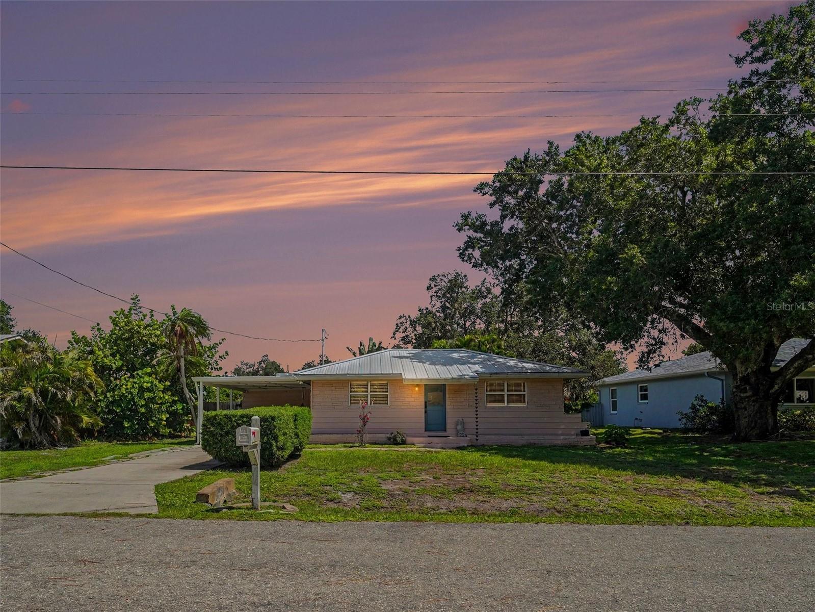 3035 Hillview St Property Photo 1
