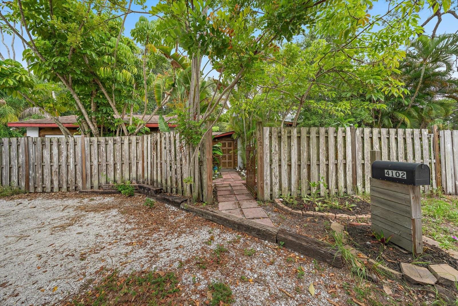4102 Royal Palm Ave Property Photo 2