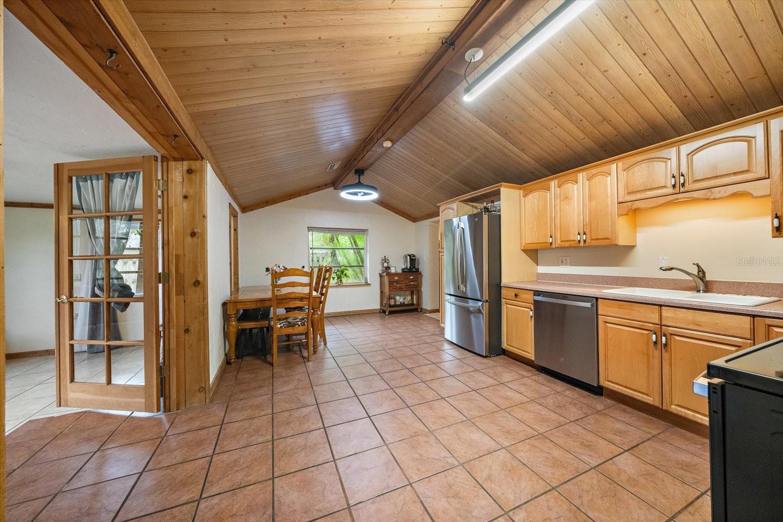 4102 Royal Palm Ave Property Photo 5