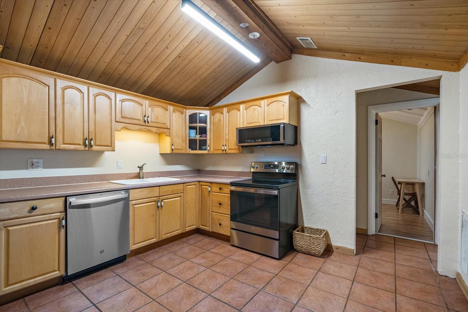 4102 Royal Palm Ave Property Photo 8