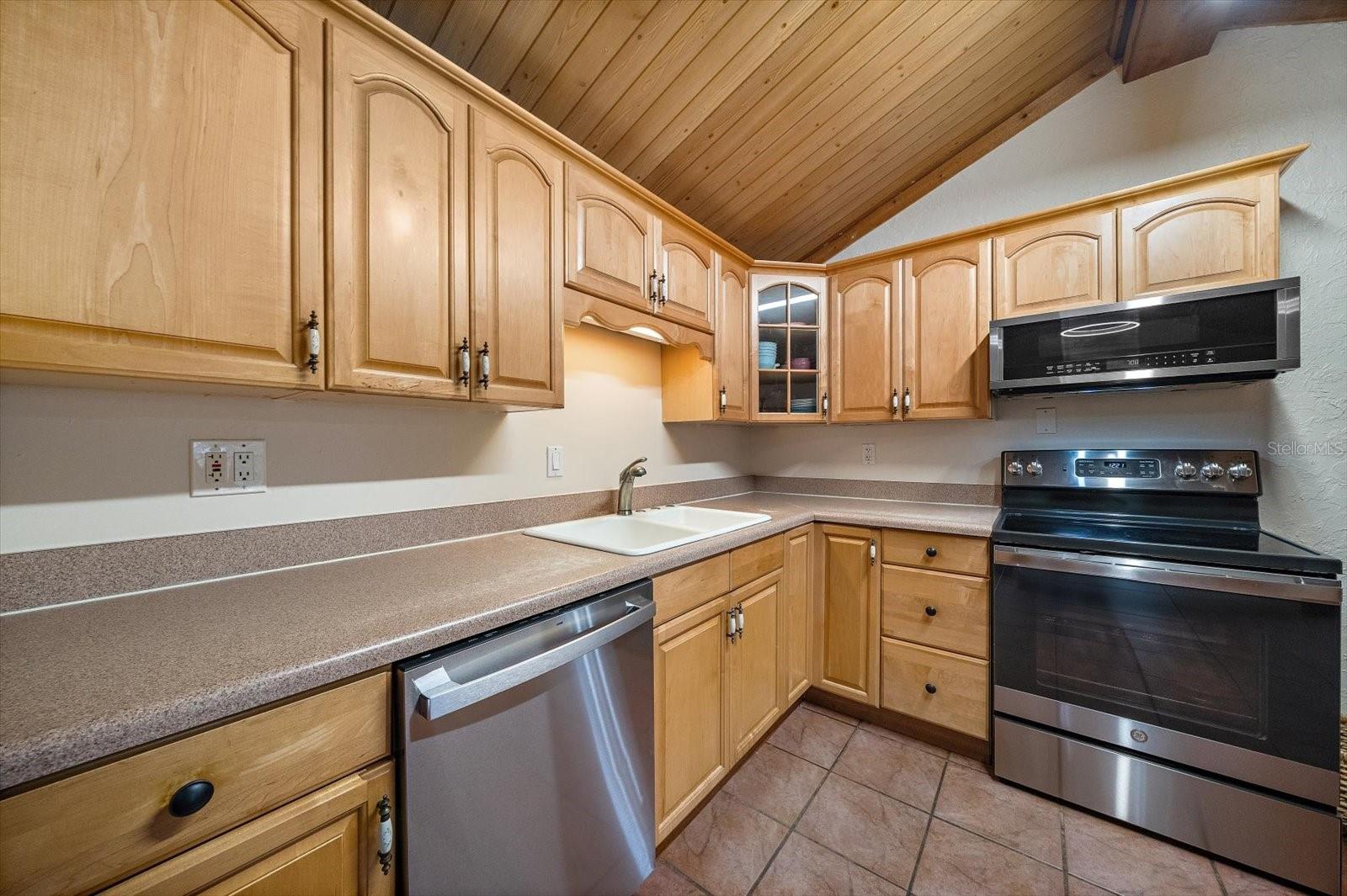 4102 Royal Palm Ave Property Photo 9
