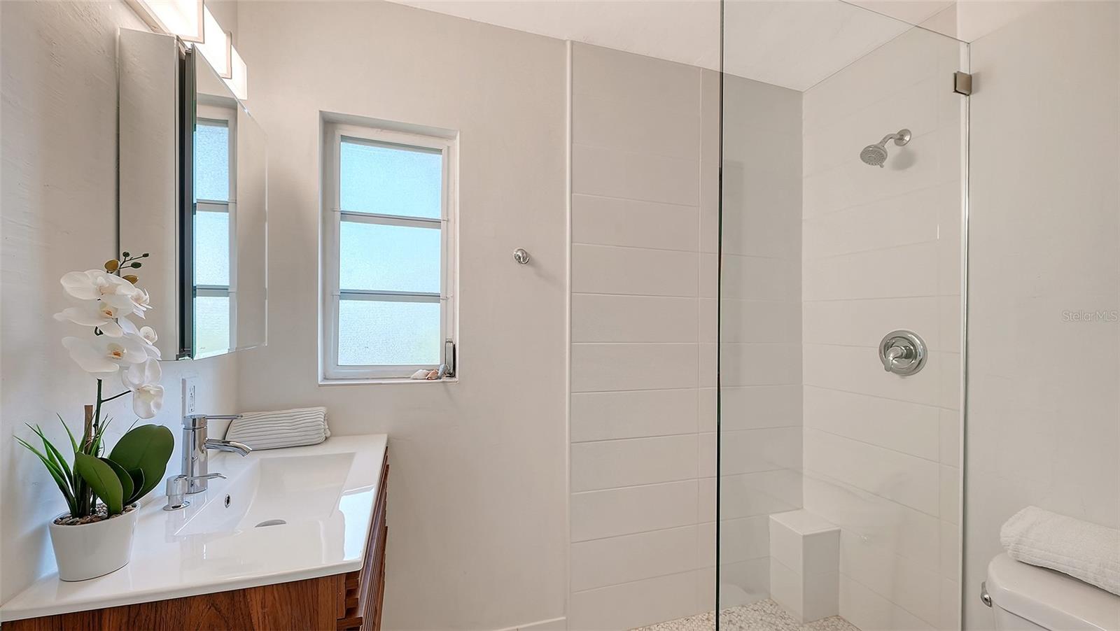 2719 Temple St Property Photo 23