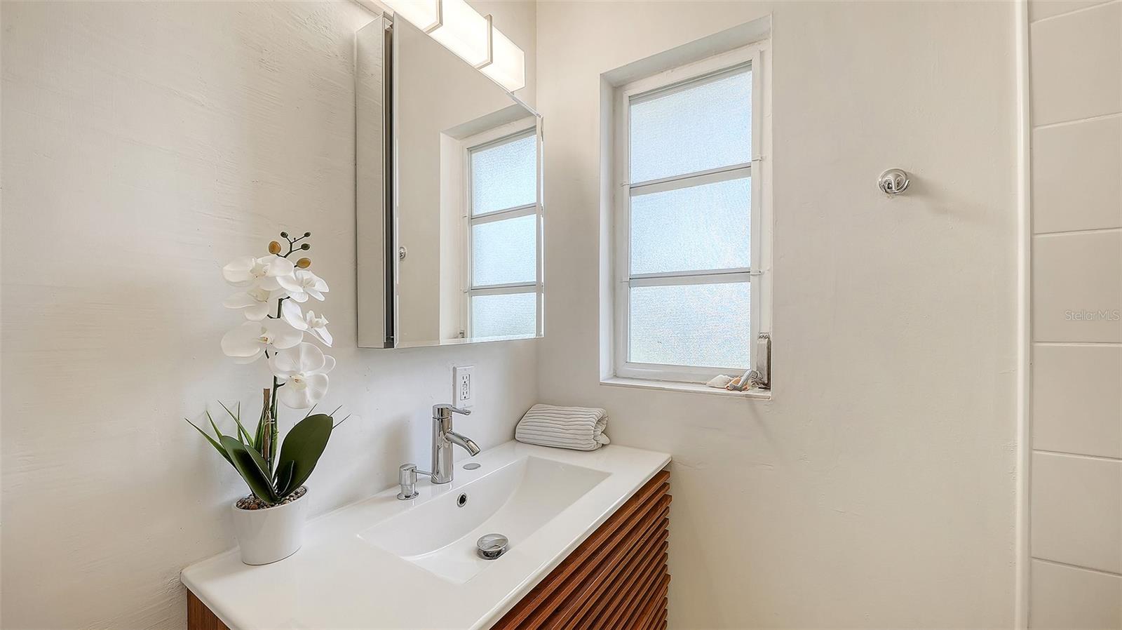 2719 Temple St Property Photo 24