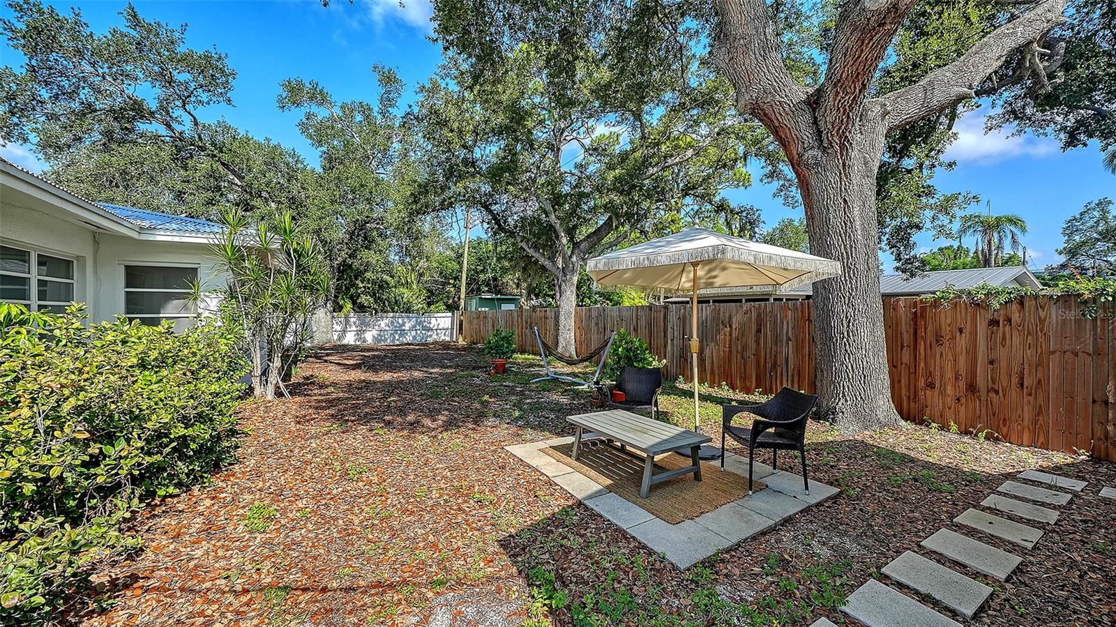 2719 Temple St Property Photo 35