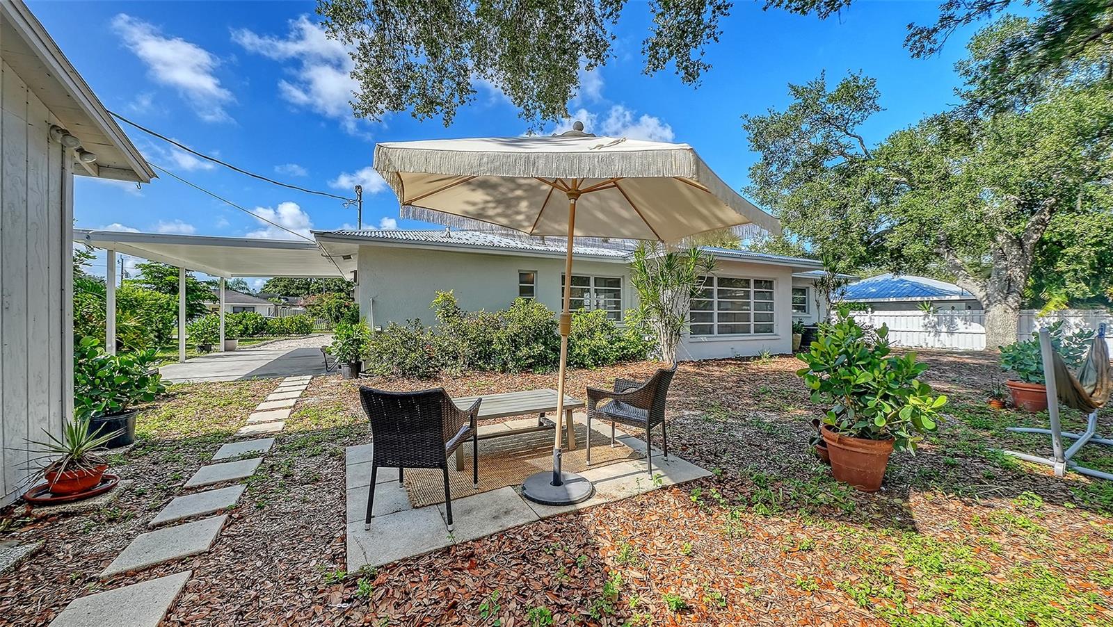 2719 Temple St Property Photo 36